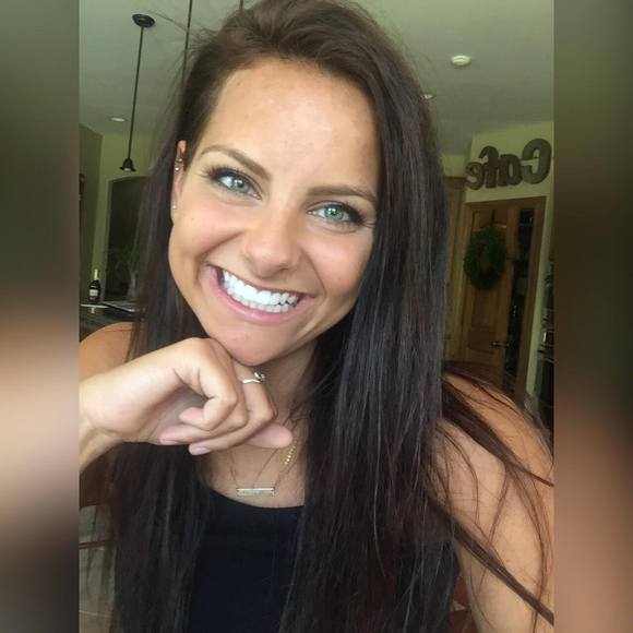 Meet your Posher, Amanda - Picture 1 of 1